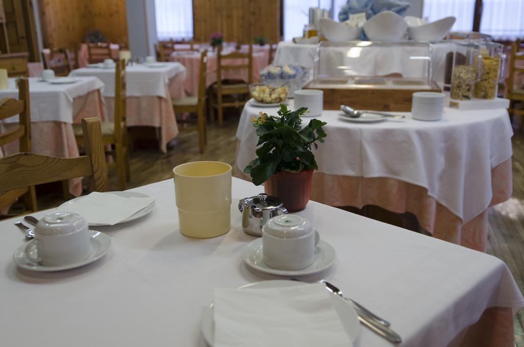 Hotel Valdotain Villeneuve Kültér fotó