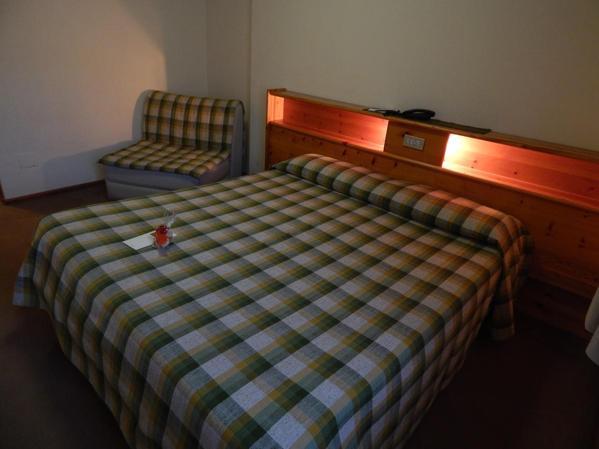 Hotel Valdotain Villeneuve Kültér fotó