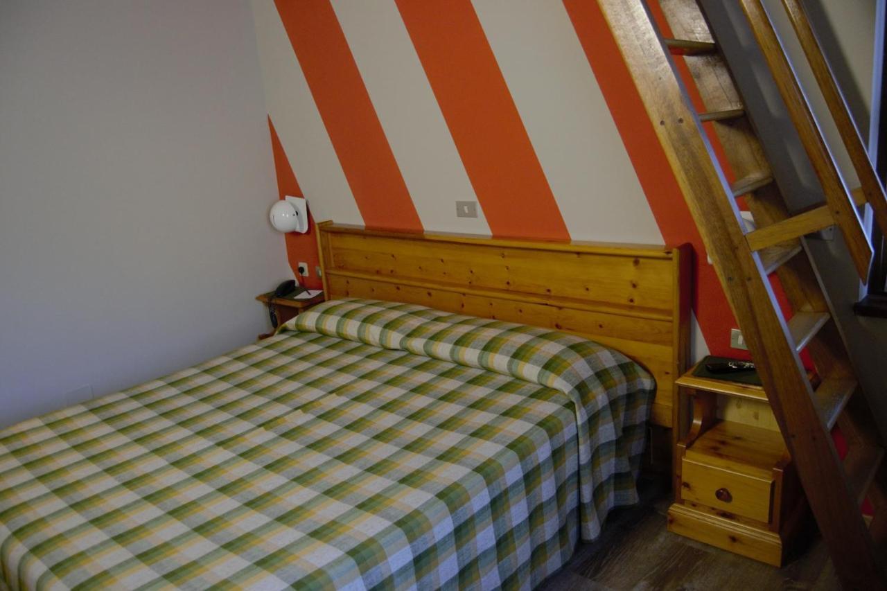 Hotel Valdotain Villeneuve Kültér fotó