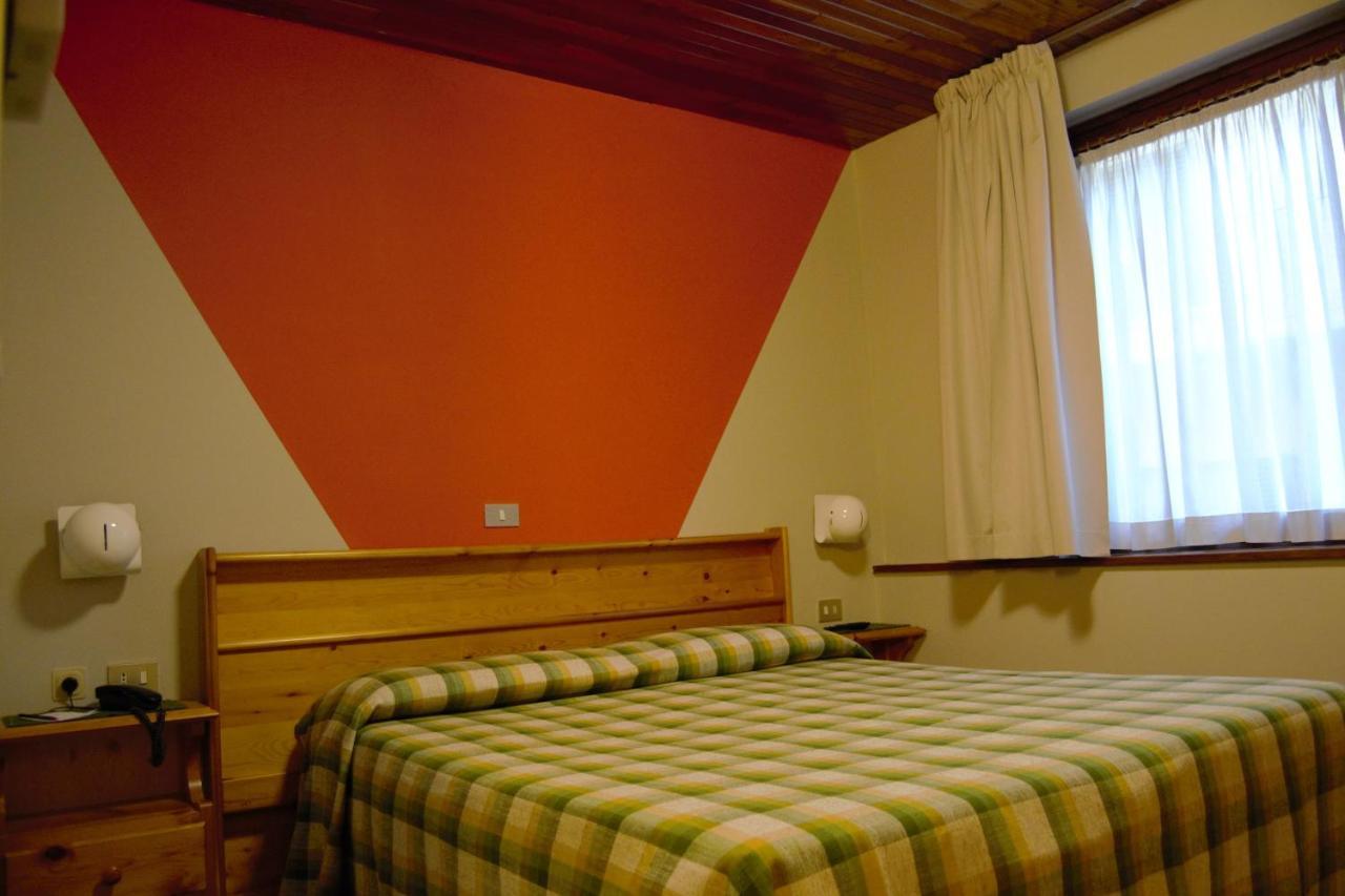 Hotel Valdotain Villeneuve Kültér fotó